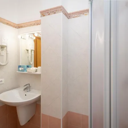 Anna Hotel 3*