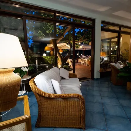 Anna Hotel 3*