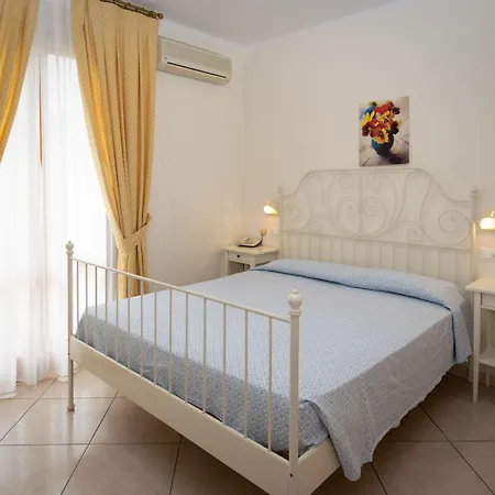 Anna Hotel 3*